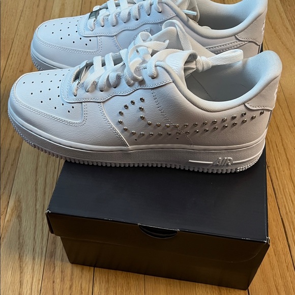 Nike Air Force One with Studded Swoosh Size 8.5 - Picture 4 of 8